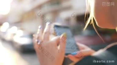 一个女人在街上用手机，她在社交媒体上查看新信息的慢动作<strong>镜头</strong>
